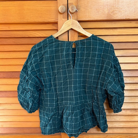 Lovely Green Blouse - Picture 2 of 3